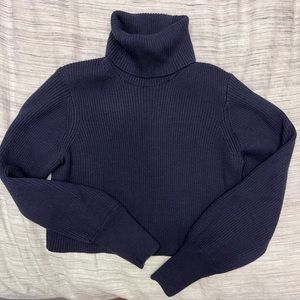 WILFRED CROPPED TURTLENECK IN NAVY BLUE